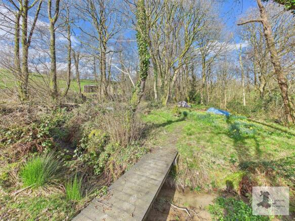 Gardens/woodland