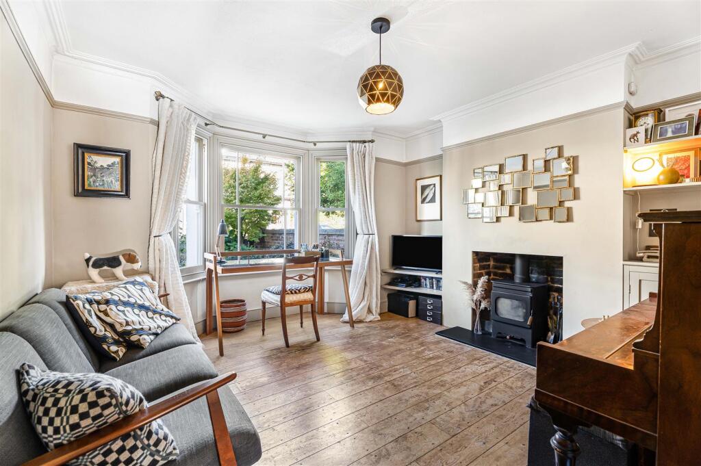 House in London, Royal Borough of Kingston upon Thames - View 4