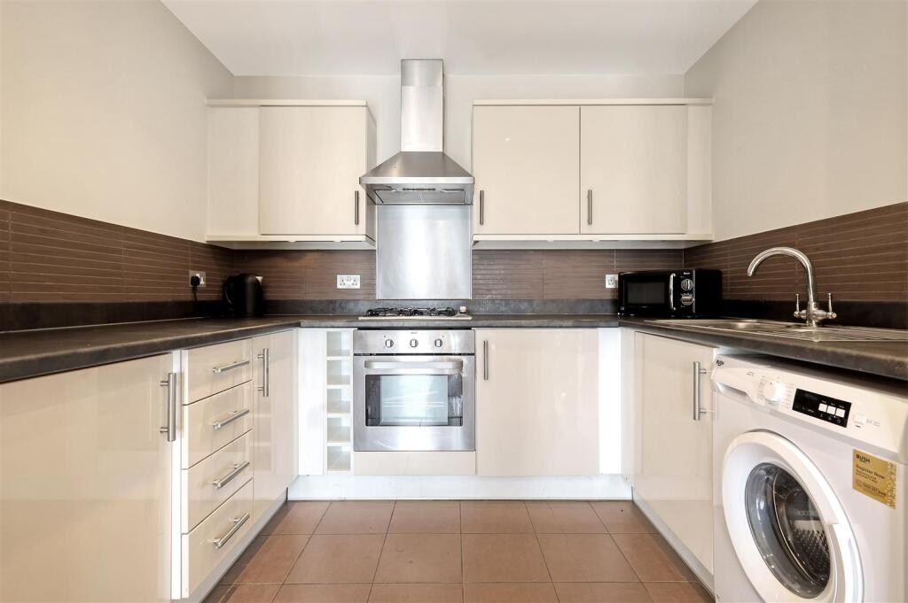Apartment in London, Enfield Lock - More