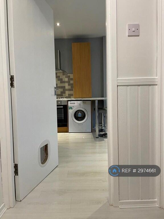 Apartment in Sefton, Liverpool City Region - View 4