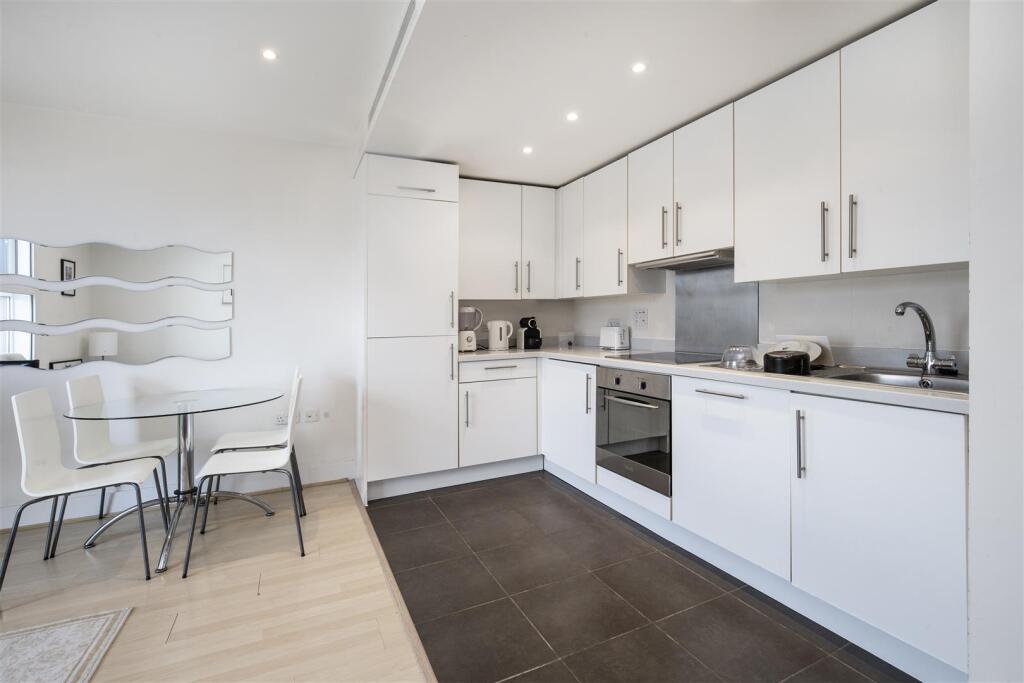 Apartment in London - View 5