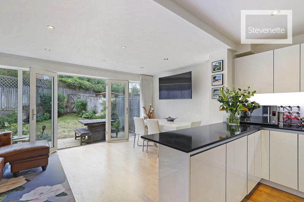 Mowbray Close, Epping photo 3