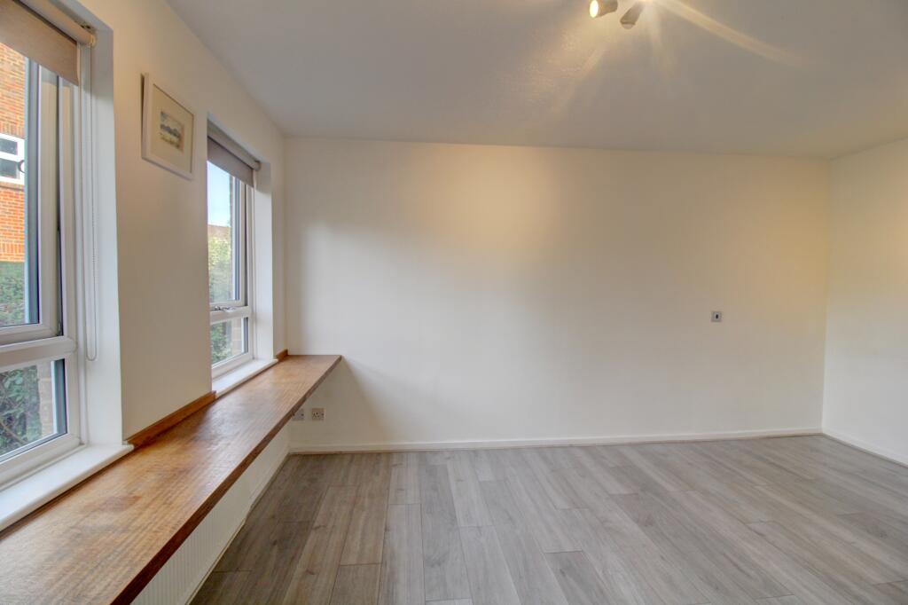 Apartment in Mole Valley, Capel - View 4