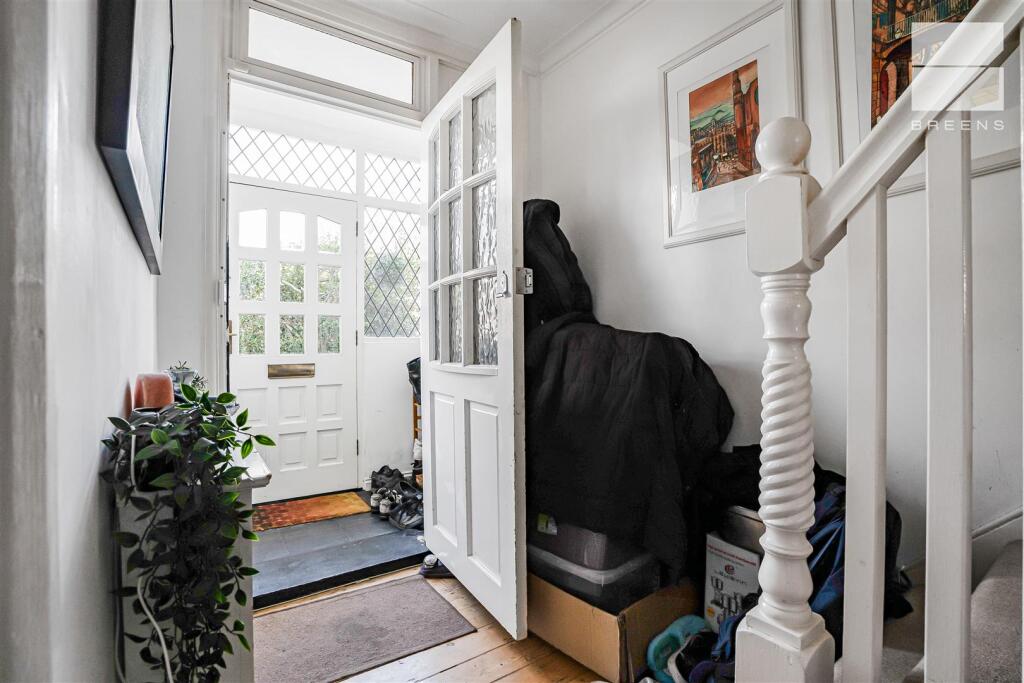 House in London - View 2