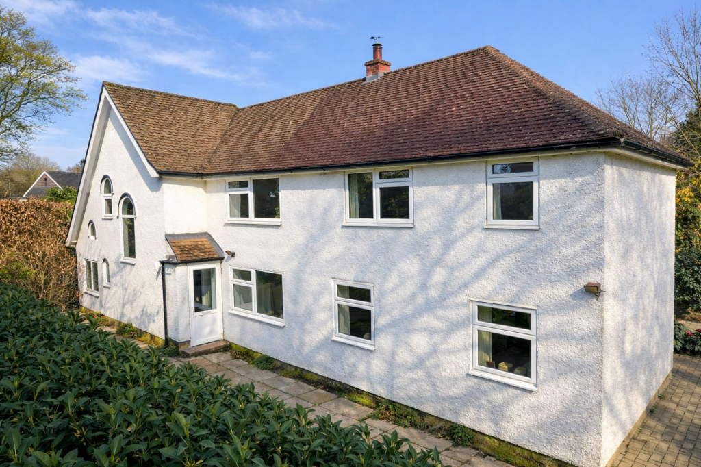 Main image of property: Lunghurst Road, Woldingham, CR3