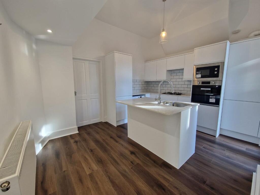 Palmerston Road, Buckhurst Hill - View 3