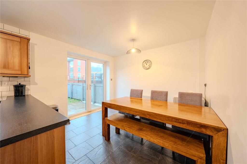 Eltham Drive, Leeds photo 4