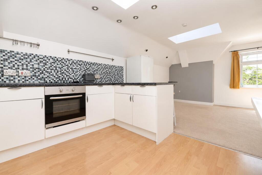 Apartment in Fareham, Hampshire - View 2