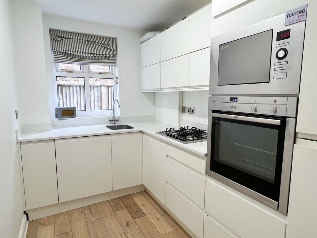 Apartment in Elmbridge, Molesey - View 5