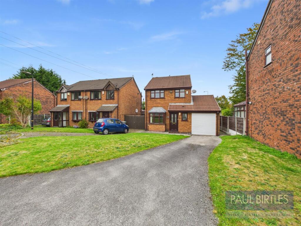 3-bed detached on The Willows, Partington, Manchester, M31 4EJ, £300,000