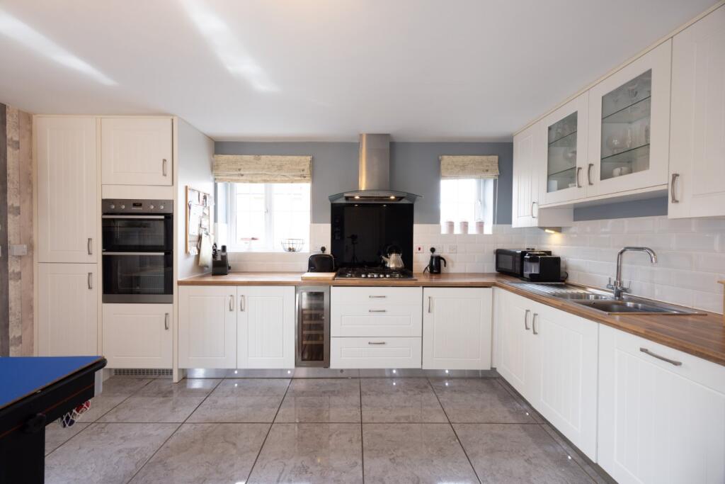 House in Wychavon, The Orchards, Evesham - More