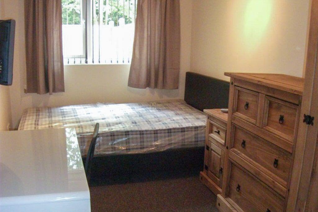 6 bedroom terraced house for rent