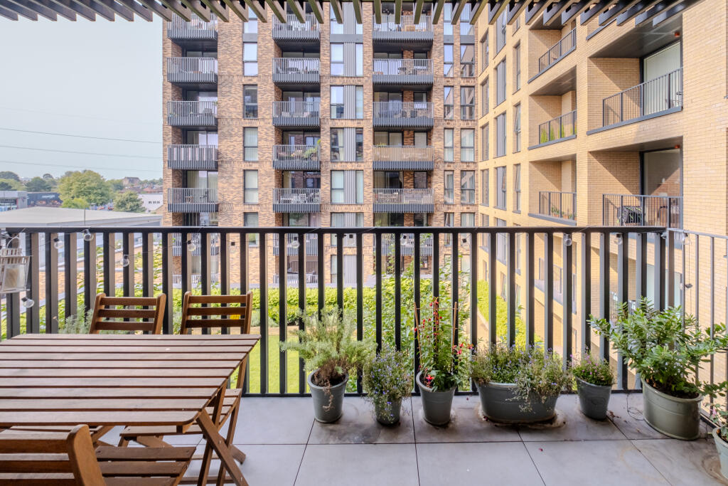 81 Plough Lane, London, SW17 photo 3
