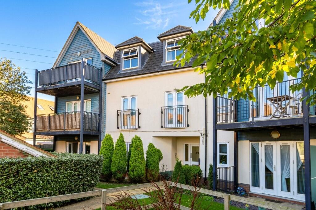 2-bed flat on Tyhurst, Middleton, MK10, £90,000