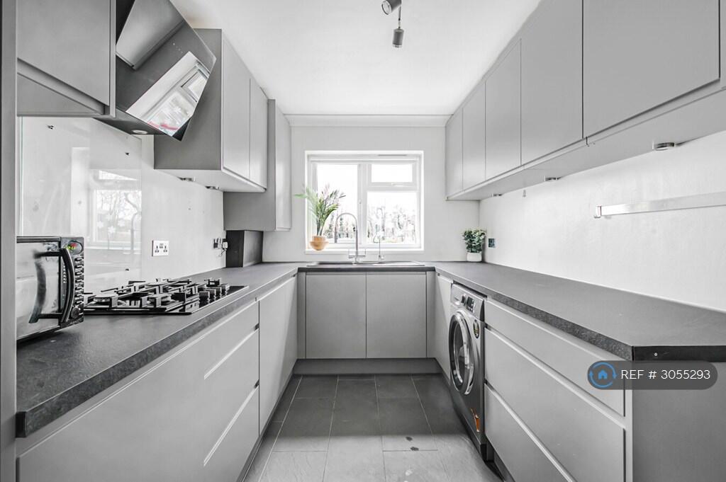 House in Slough, Colnbrook with Poyle - View 5