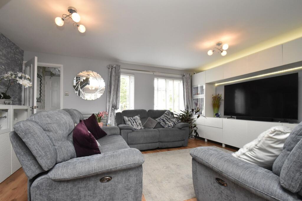 Edinburgh Drive, St. Ives, PE27 photo 3