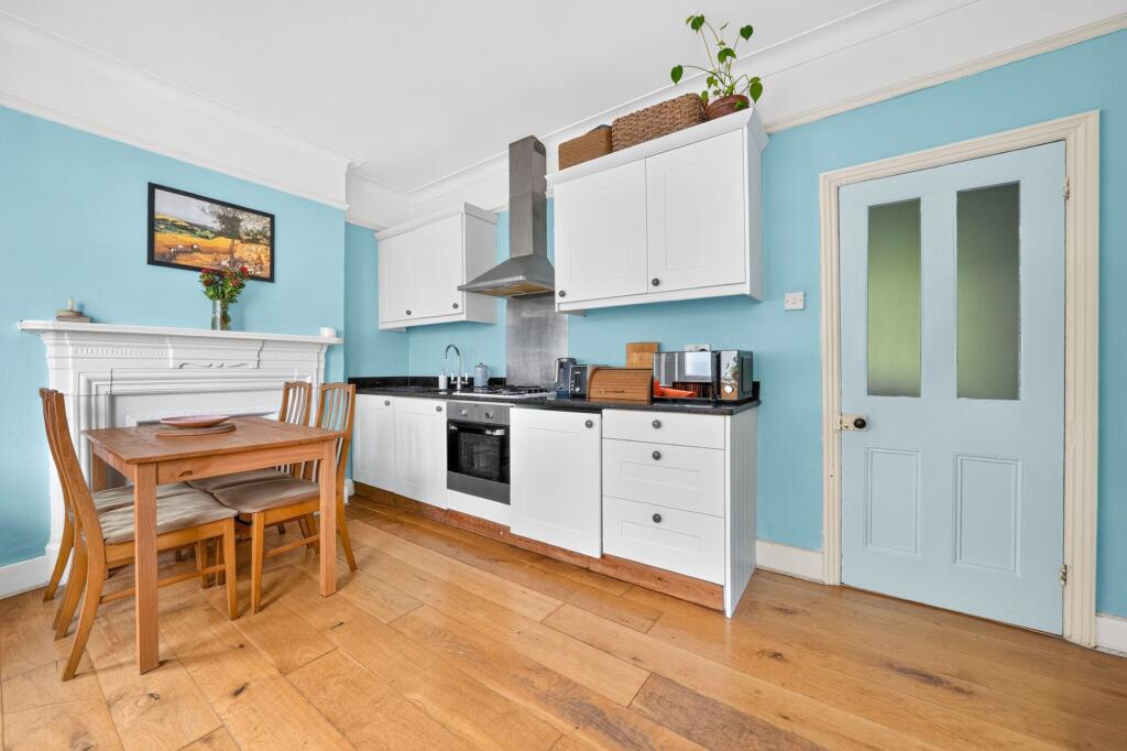 Apartment in London - More