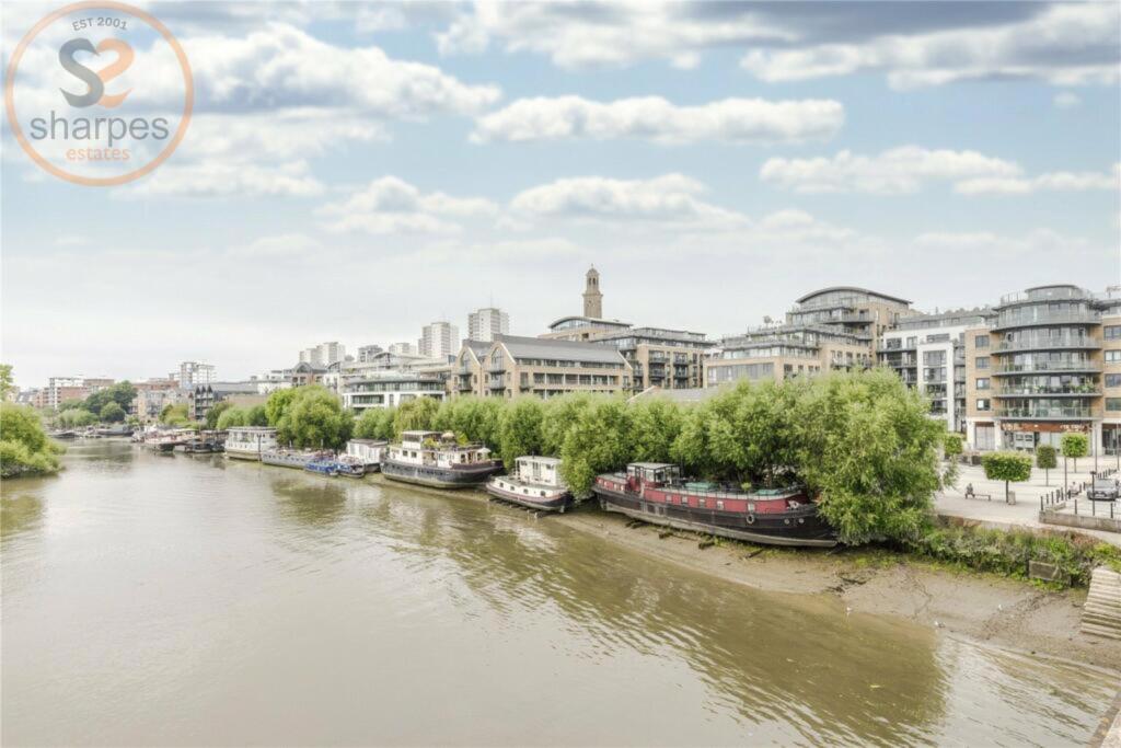 Main image of property: Kew Bridge Road, Brentford, Greater London