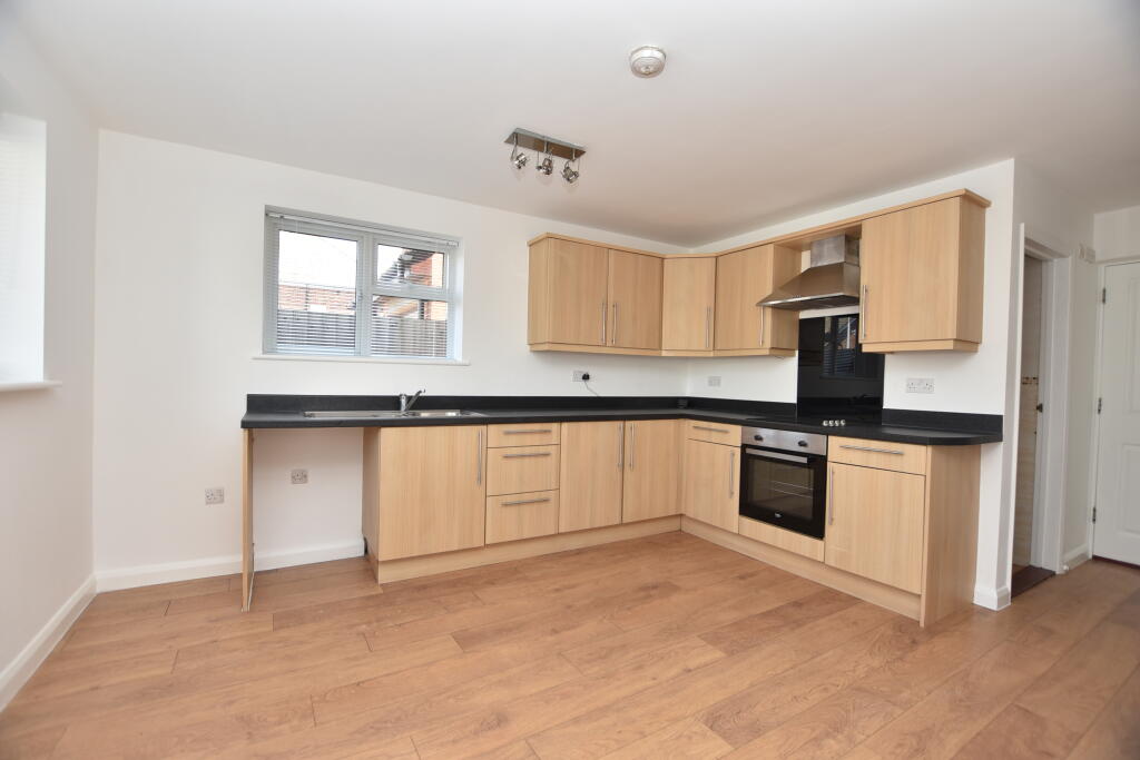 Apartment in Luton, Leighton-Linslade - View 2