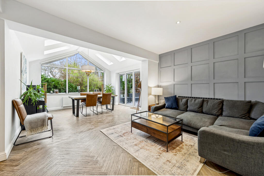 Bollinwood Chase, Wilmslow, Cheshire, SK9 photo 3