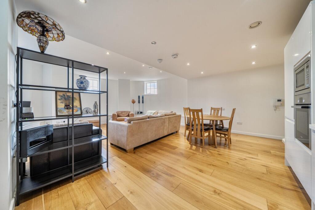 Apartment in London - View 3