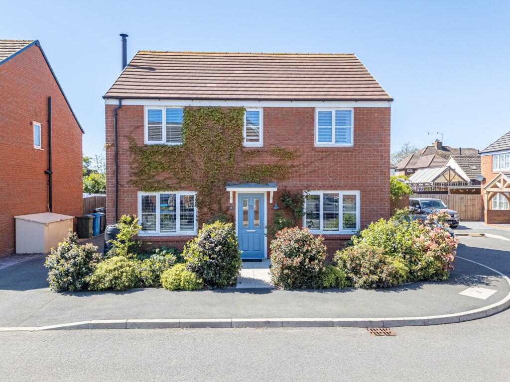 4-bed detached on Speight Crescent, Kettering NN15, £425,000
