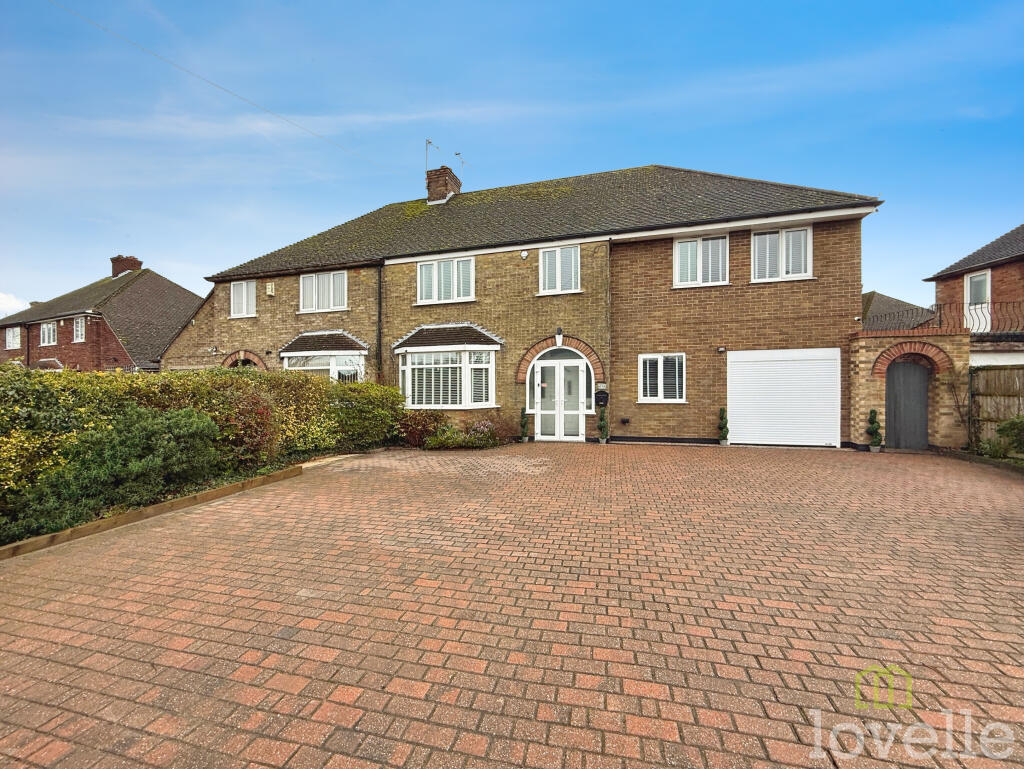 Main image of property: Middlefield Lane, Gainsborough, DN21