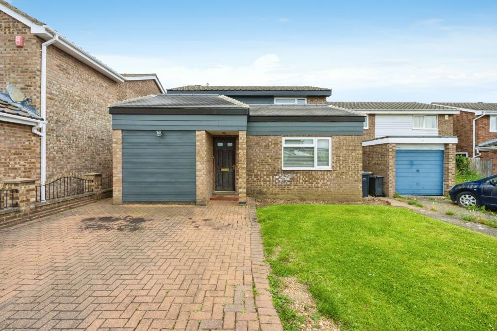 4-bed detached on Clovelly Way, Bedford, Bedfordshire, MK40, £375,000