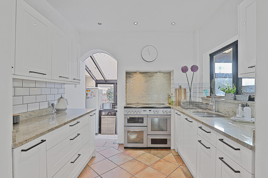 Romford Road, Chigwell, IG7 photo 4