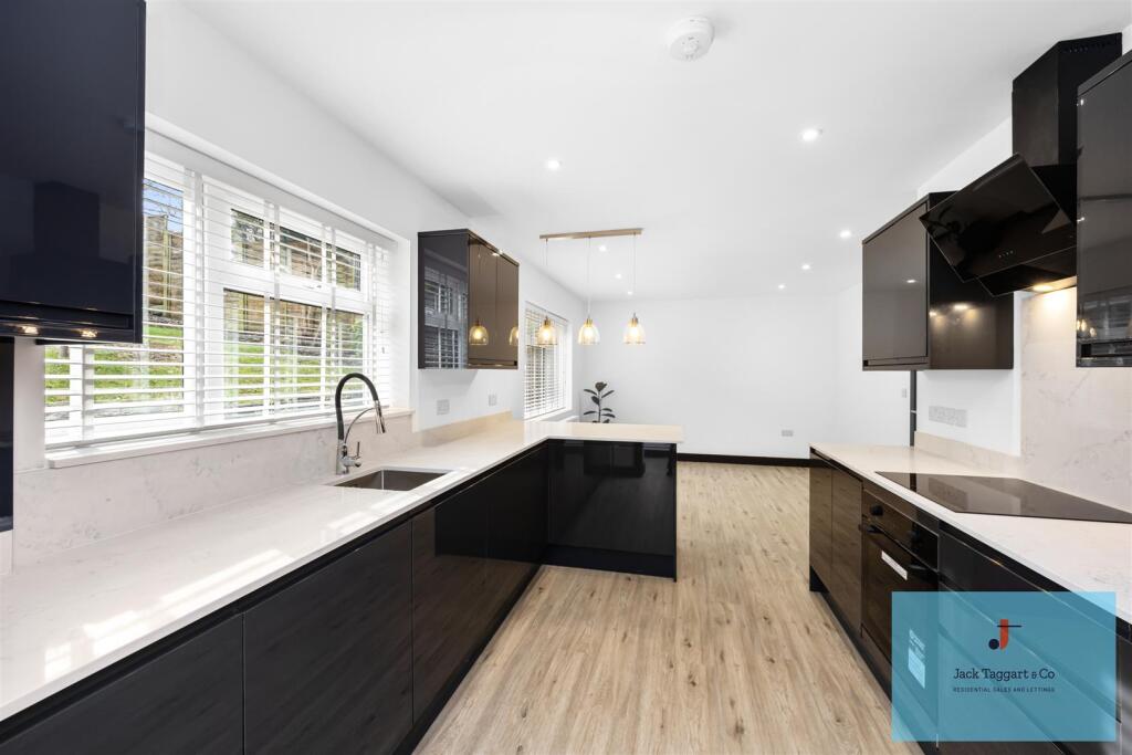 Rotherfield Crescent, Brighton - View 3