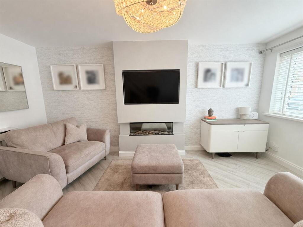 House in Tameside, Greater Manchester - More