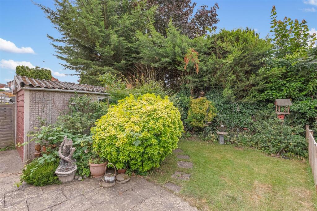 Lakeside Close, Thrapston, Kettering - More