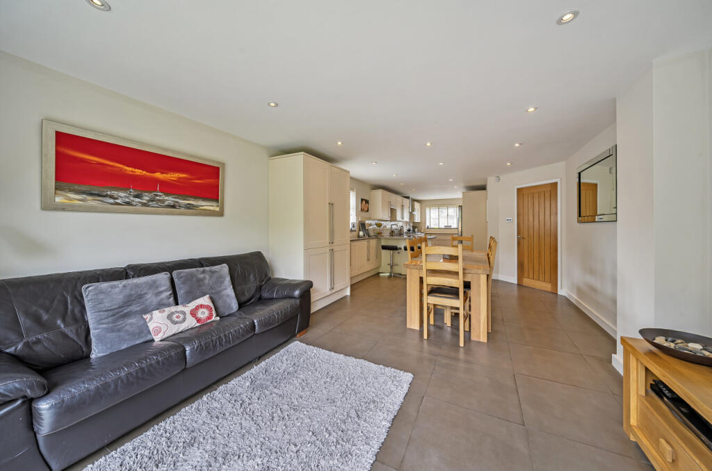 Rugosa Road, West End, Woking, Surrey, GU24 photo 3