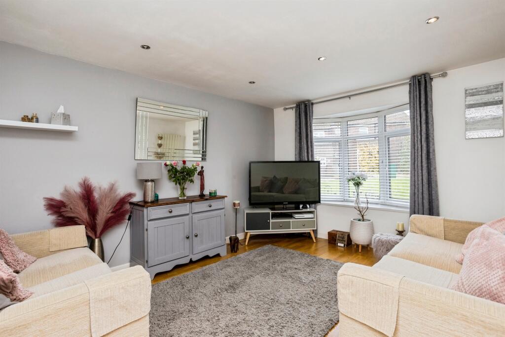 Berrymeade Walk, Ifield, Crawley photo 2