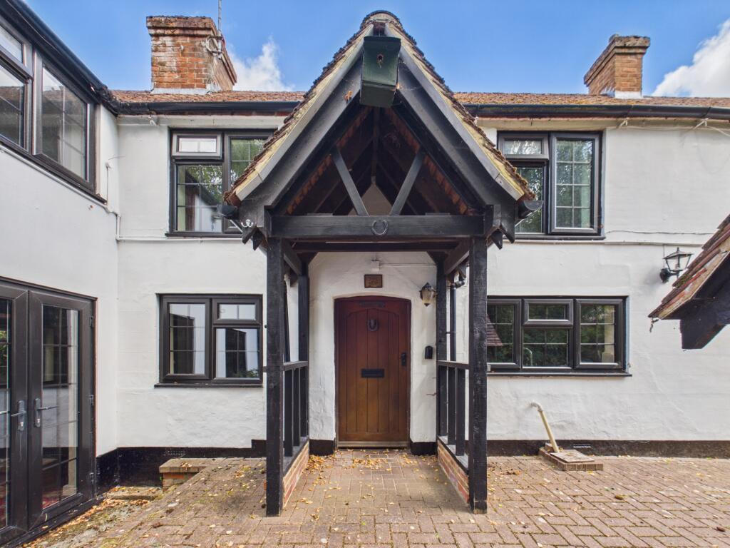House in Basingstoke and Deane, Tadley - View 2