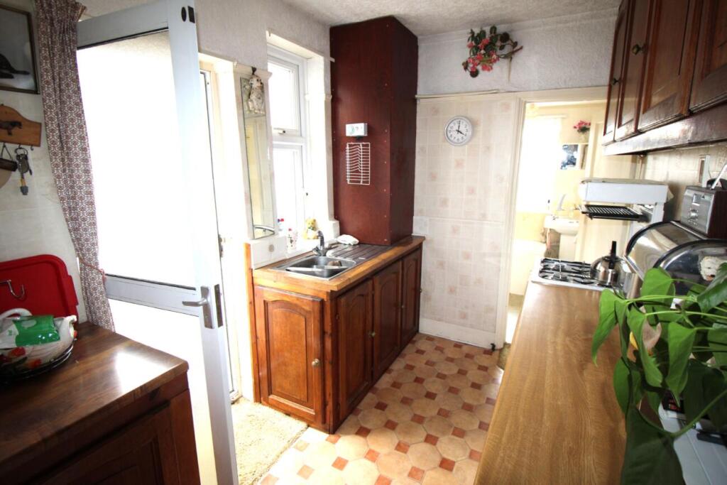 Brookdale Avenue, Upminster, Essex photo 3