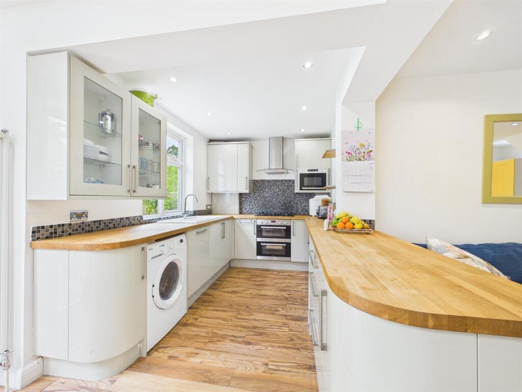 Ridgemount Avenue, Coulsdon photo 4