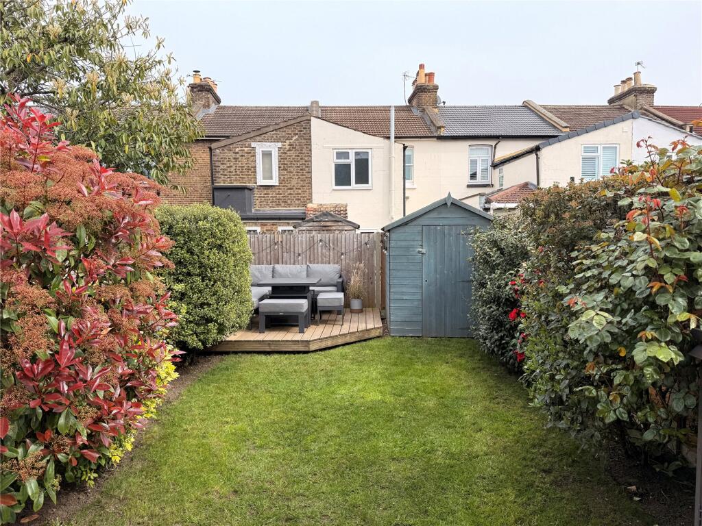 House in London, Royal Borough of Kingston upon Thames - View 4