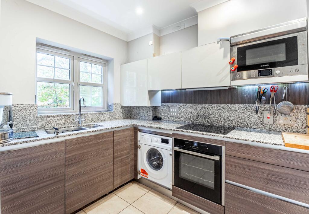 House in St Albans, King Harry Park, St Stephens - More