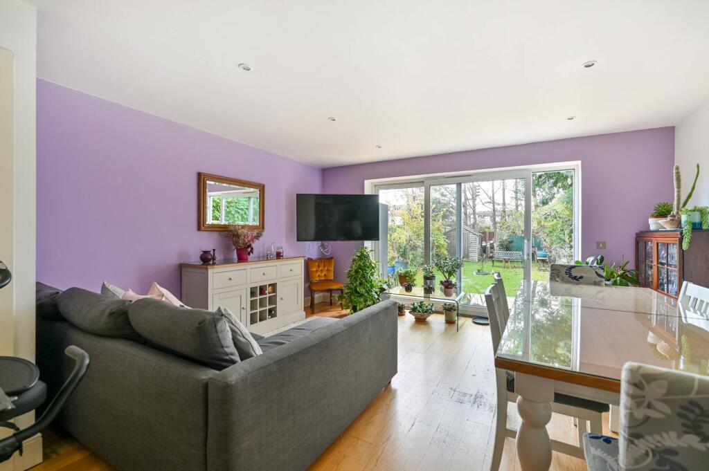 Claremont Avenue, Raynes Park, New Malden, KT3 photo 2