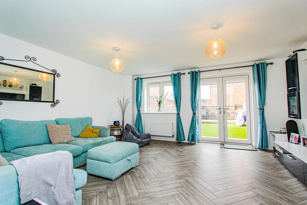 House in Finedon, North Northamptonshire - View 4