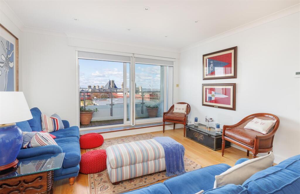 Apartment in Portsmouth - More