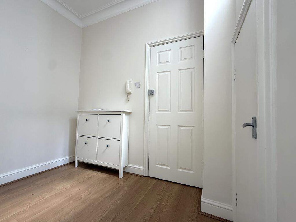 Apartment in London, Chingford - View 3