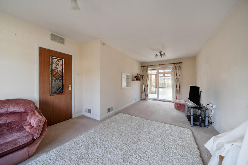 Canford Close, Nythe, Swindon, SN3 photo 4