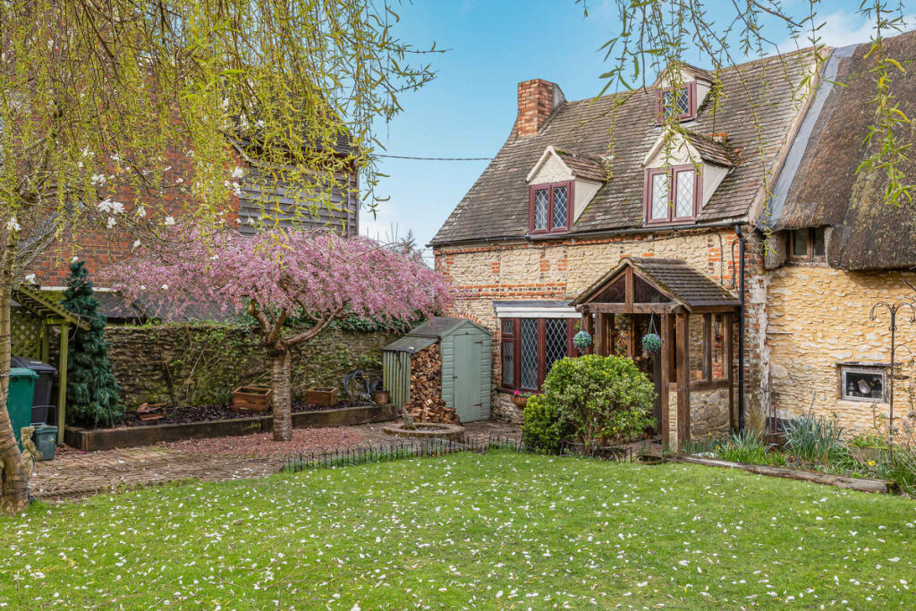 Main image of property: Wootton Village, Boars Hill, OX1