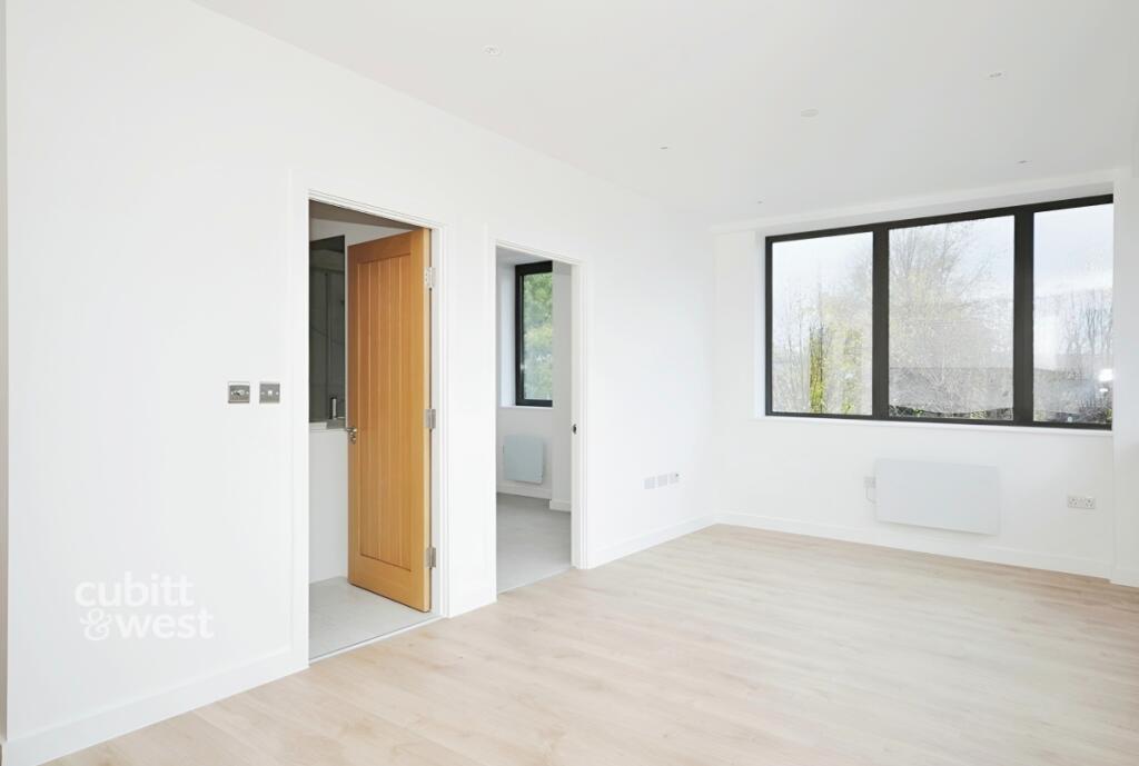 Apartment in Redhill, Reffles Bridge, Earlswood - View 4
