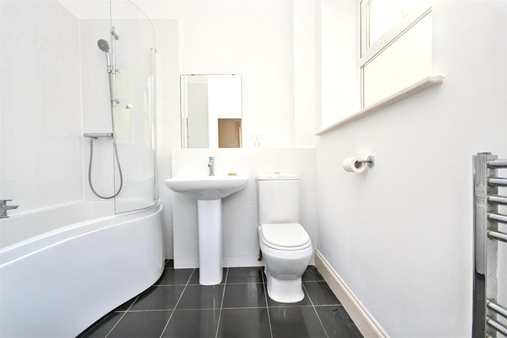 Apartment in Eastbourne, East Sussex - View 4