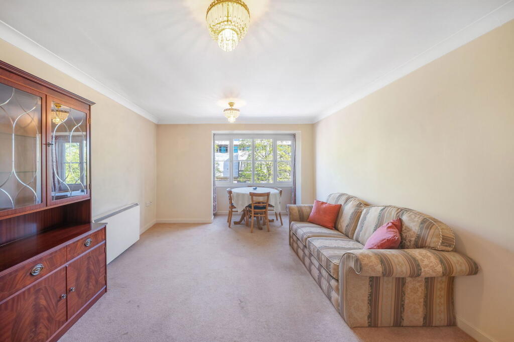 2-bed house on Beechwood Grove, Acton, W3, £275,000