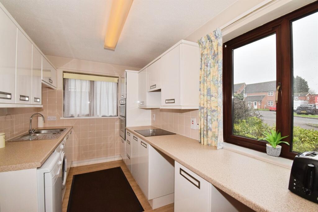 St. Pauls Close, Oadby, Leicester photo 3