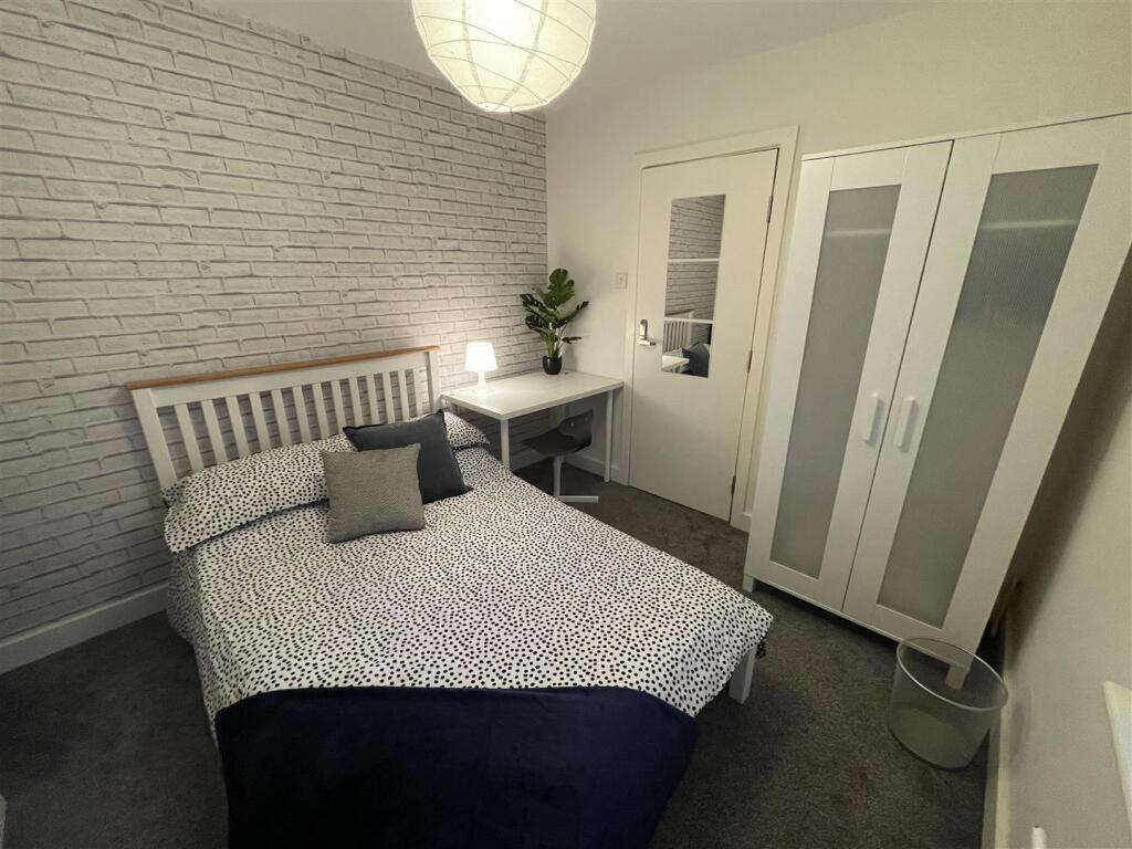Main image of property: Market Street, Eastleigh